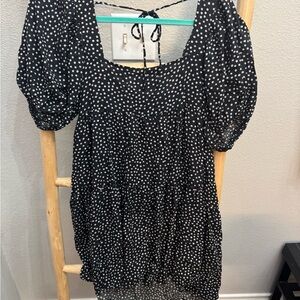 Elegant Black and White Star Print Backless Dress